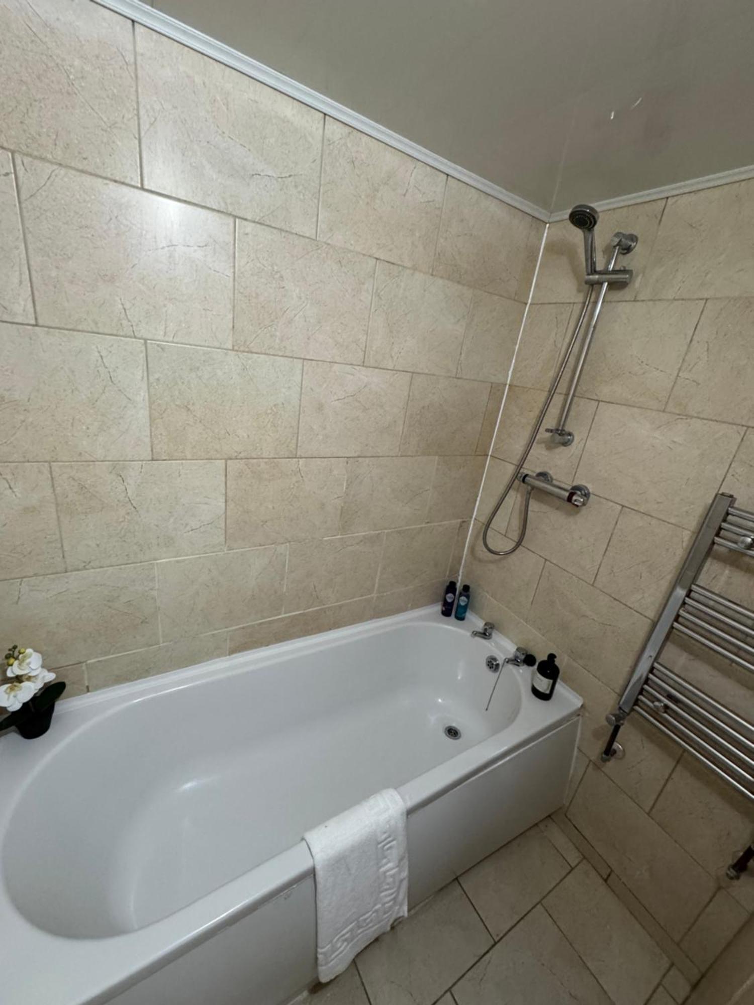 Contractor Centre 7 Beds Wifi And Free Parking Holiday home