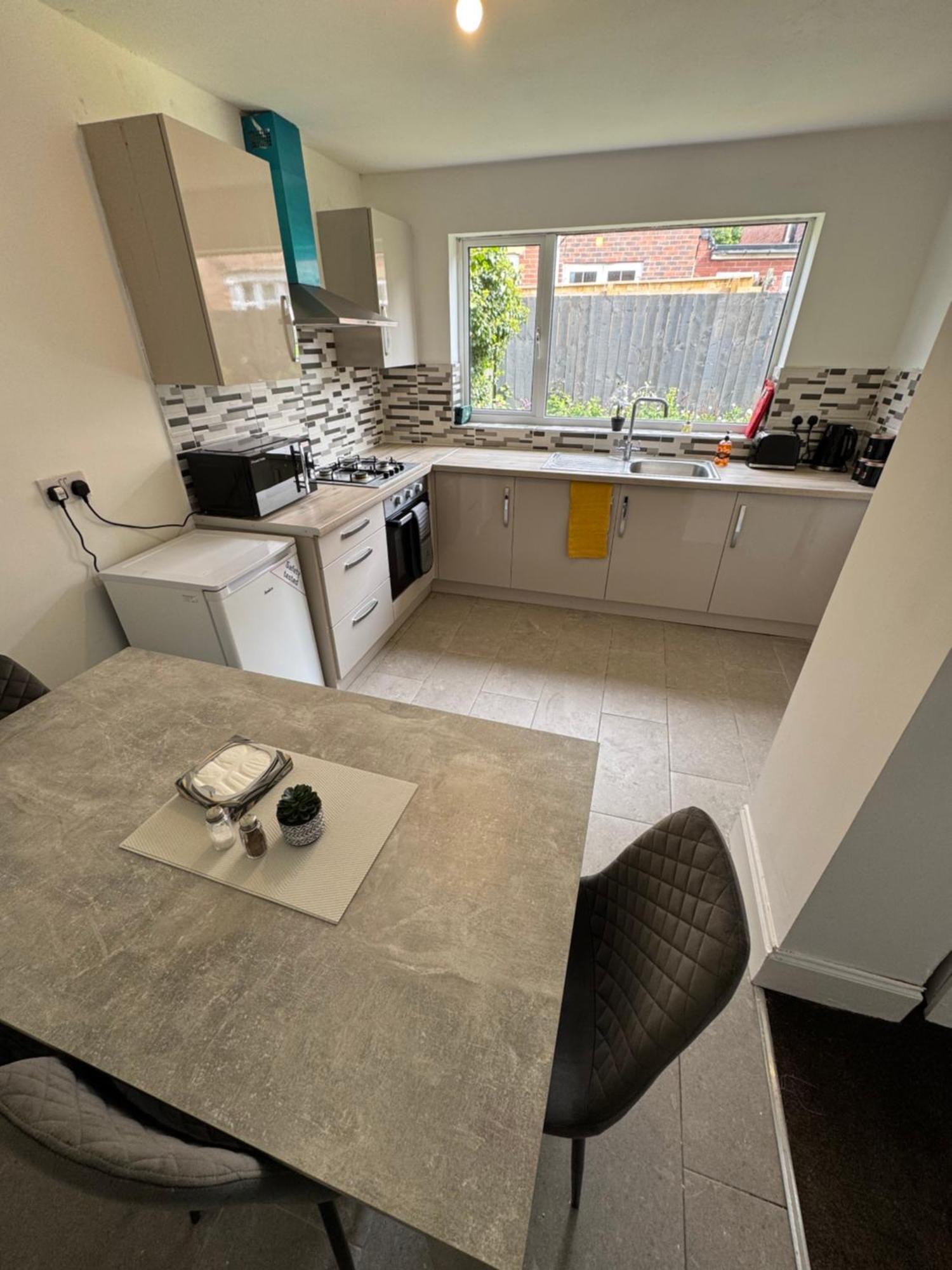 Contractor Centre 7 Beds Wifi And Free Parking Holiday home Newcastle upon Tyne